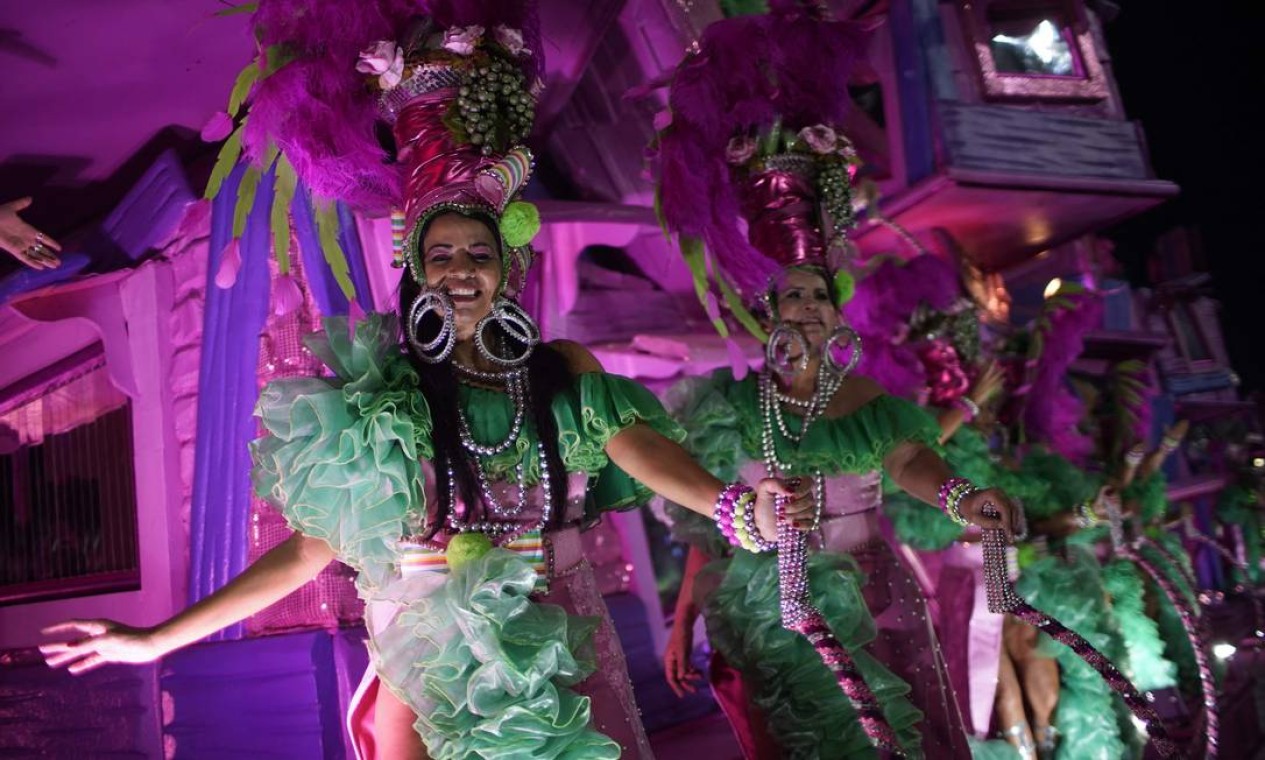Mangueira desfila nesta sexta-feira de carnaval Foto: MAURO PIMENTEL / AFP