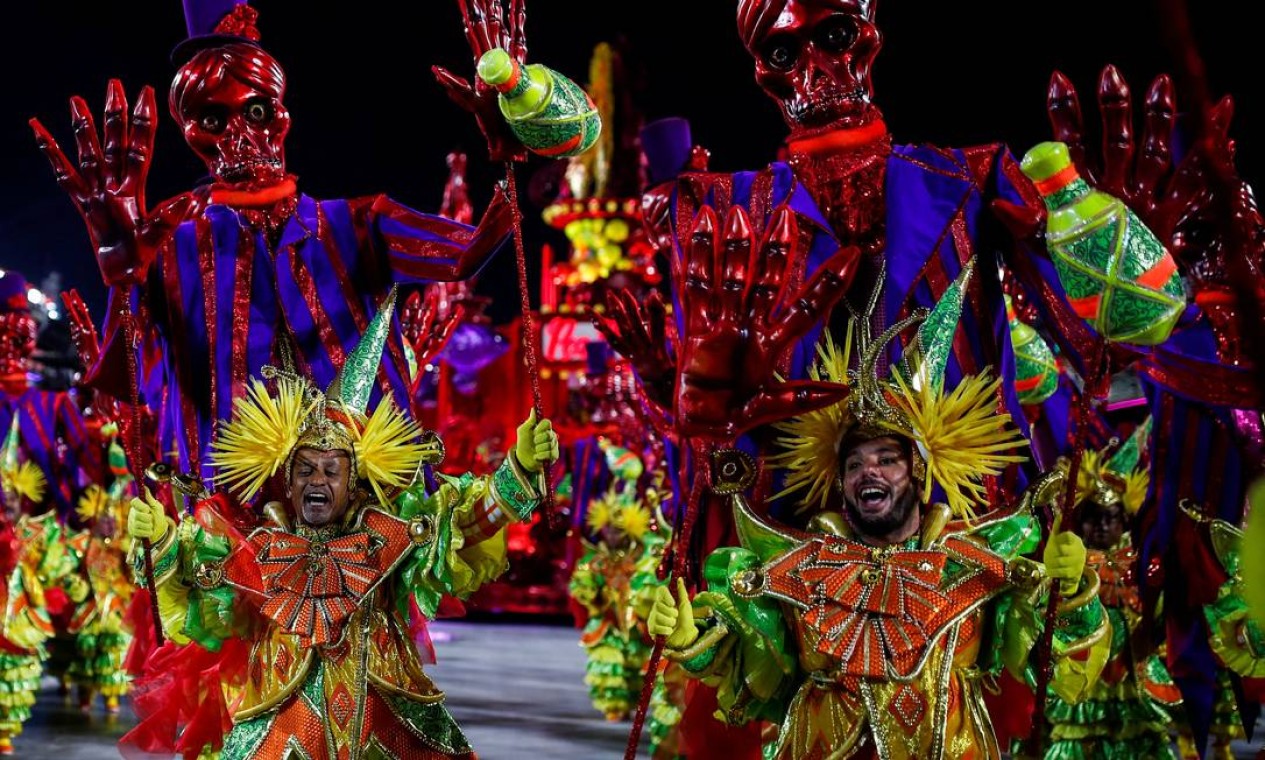 Viradouro lembra na avenida o 'melhor carnaval da história' Foto: AMANDA PEROBELLI / REUTERS