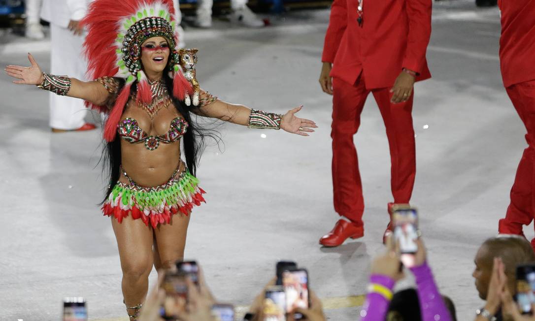 Enfermeira Yngrid Ribeiro que foi rainha do Carnaval de Rio Branco passa em  1º lugar no