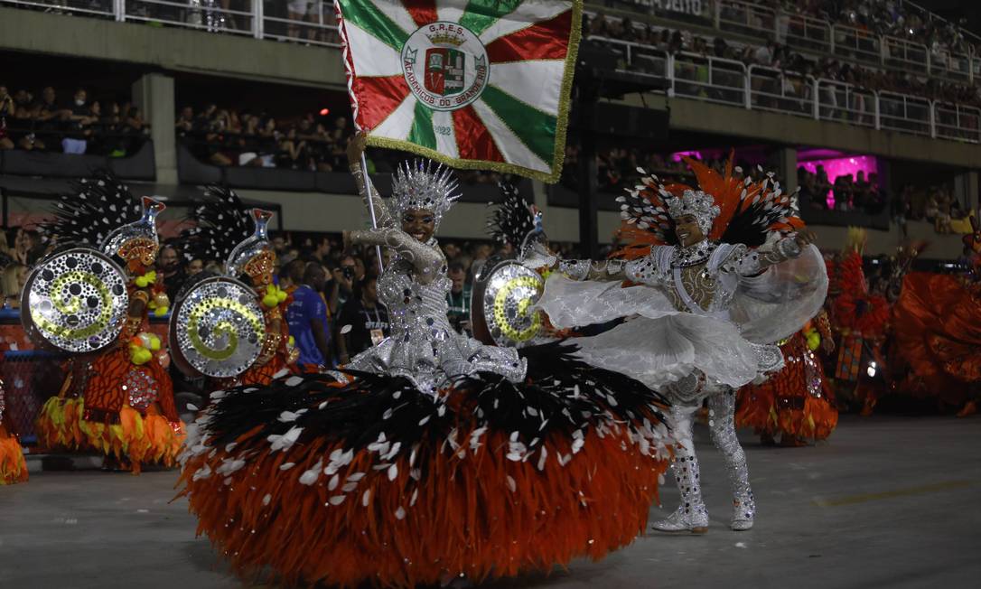 Lei transforma mestre-sala e porta-bandeira em patrimônio do Rio - Noticia  Preta - NP