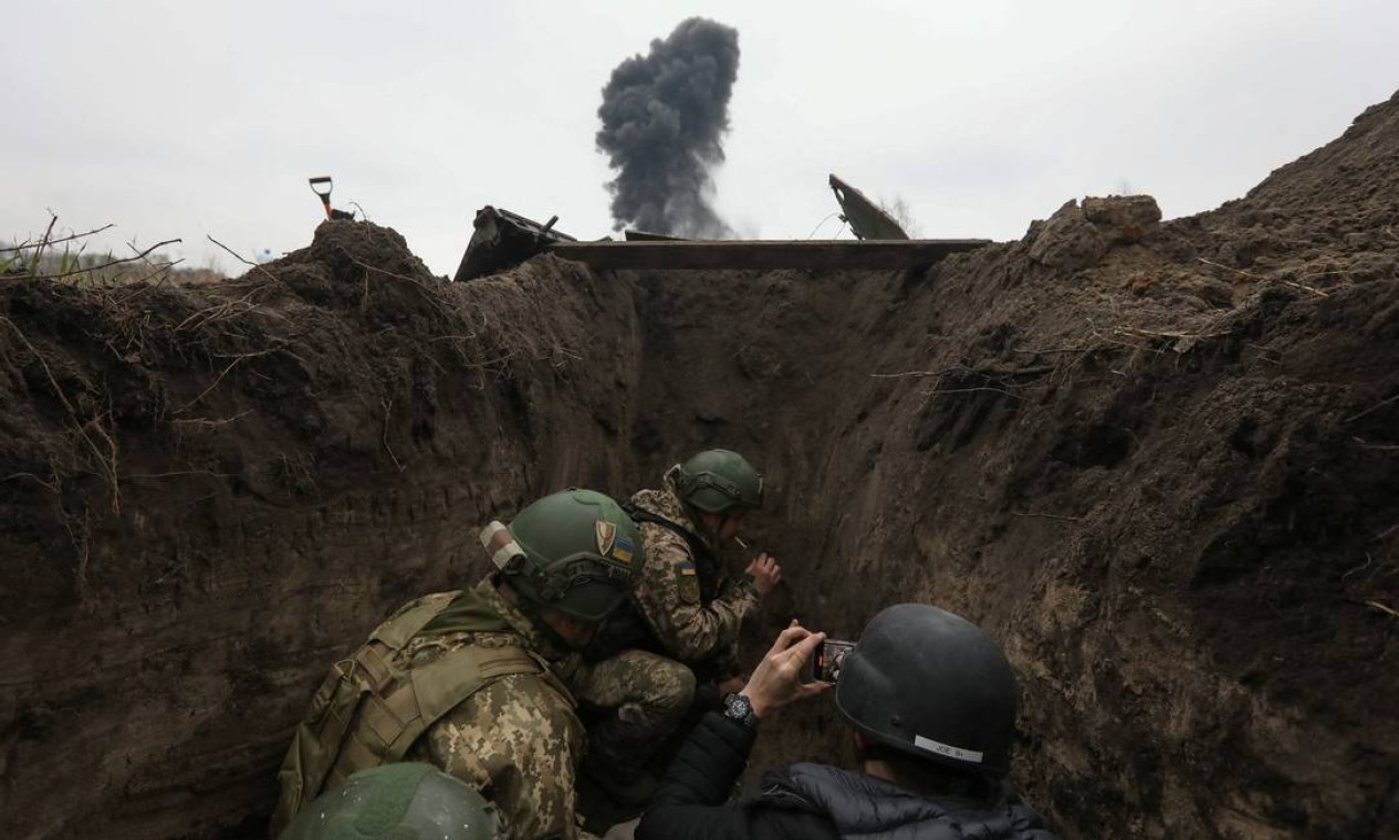 Sabotadores destroem bombas de aviação em Kiev Foto: STRINGER / REUTERS