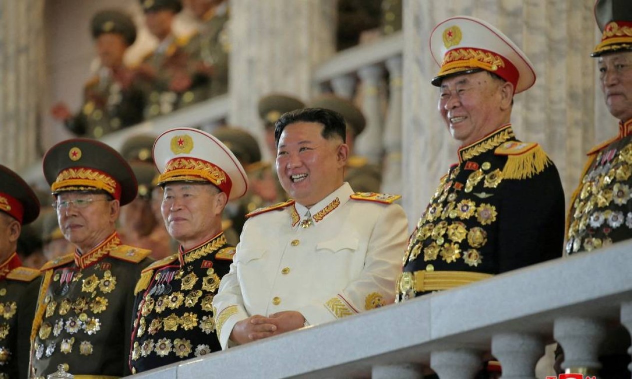 Kim Jong-un durante desfile militar na Coreia do Norte Foto: KCNA / via REUTERS