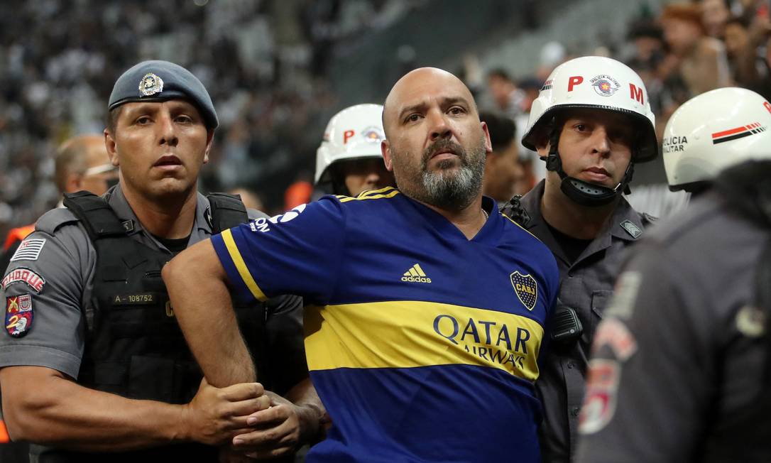 Torcedor foi detido durante Corinthians x Boca Juniors Foto: AMANDA PEROBELLI / REUTERS