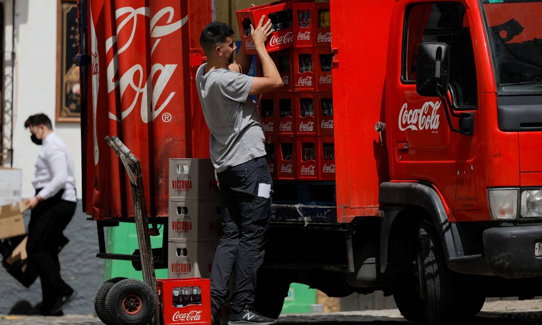 Acusação de presença de cocaína na Coca-Cola acompanha a empresa há anos Foto: JON NAZCA / REUTERS