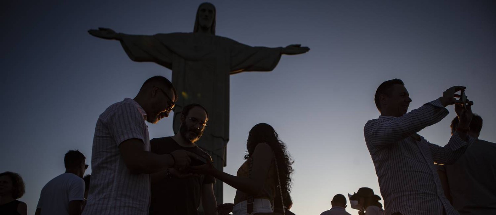 Retomada do turismo no Rio pode ser medido pelo movimento no Corcovado Foto: Alexandre Cassiano / Agência O Globo