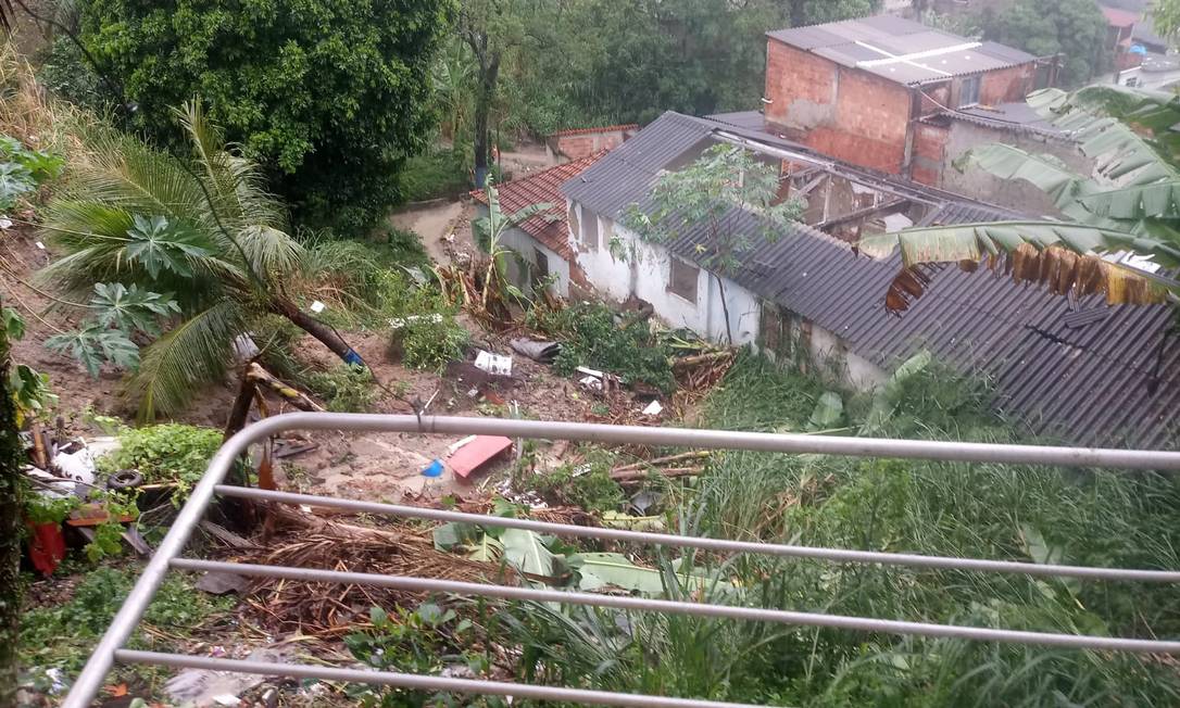 Estragos da chuva: na Praça Seca, duas casa foram totalmente destruídas pelo deslizamento e outras duas foram parcialmente Foto: Divulgação/Prefeitura do Rio 