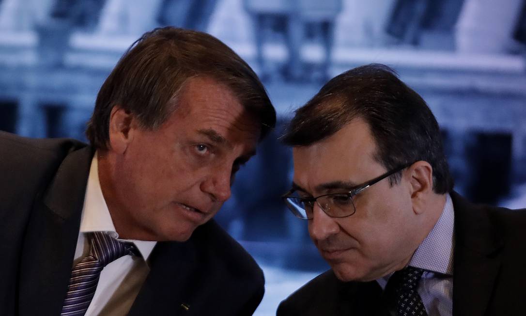O presidente Jair Bolsonaro e o ministro Carlos França: relação de confiança Foto: Cristiano Mariz / Agência O Globo/22-2-2022
