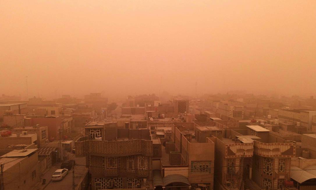 Tempestade de poeira no Iraque foi causada por tempo seco e falta de chuvas Foto: ALI NAJAFI / AFP