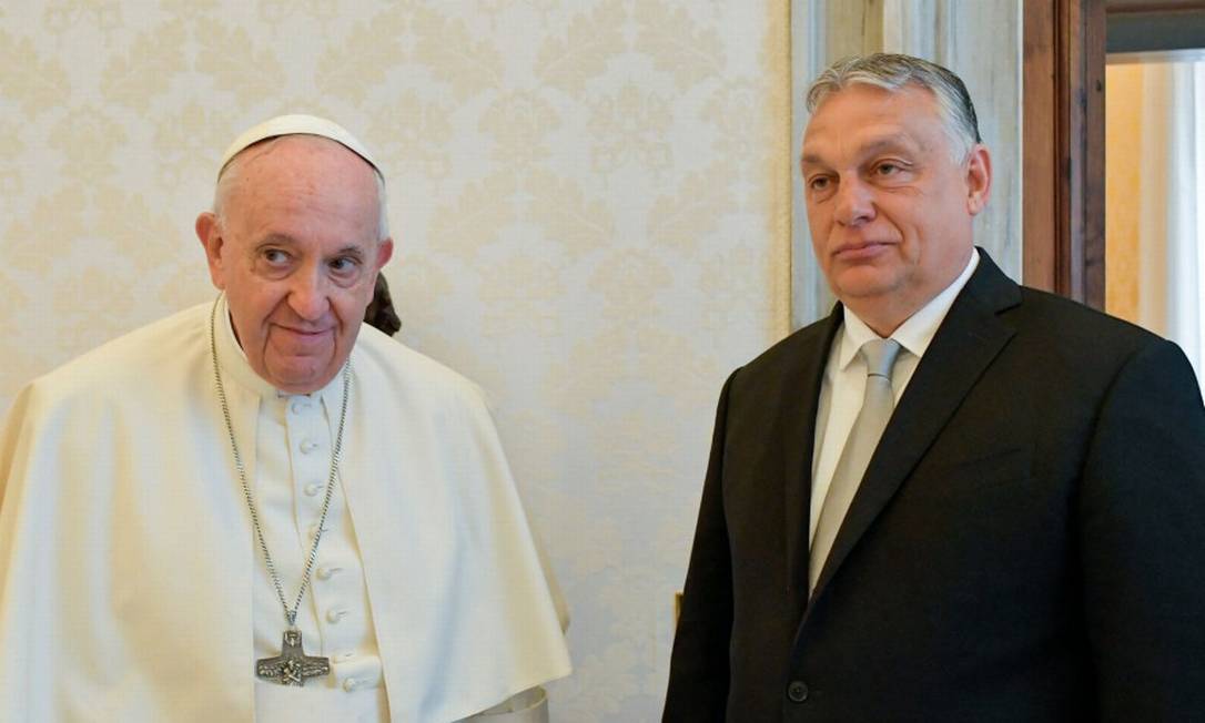 Papa Francisco em encontro com Viktor Orbán, primeiro-ministro da Hungria, em 21 de abril Foto: HANDOUT / AFP