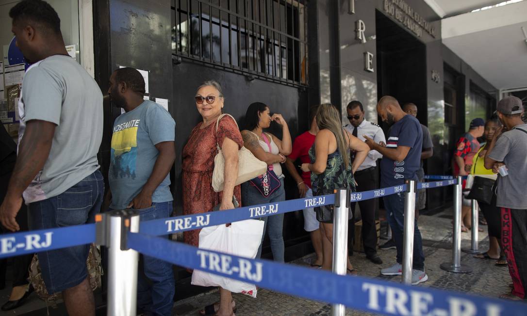 Eleitores procuram a zona eleitoral para regularizar o título na véspera do fim do prazo 03/05/2020 Foto: Marcia Foletto/ Agência O Globo