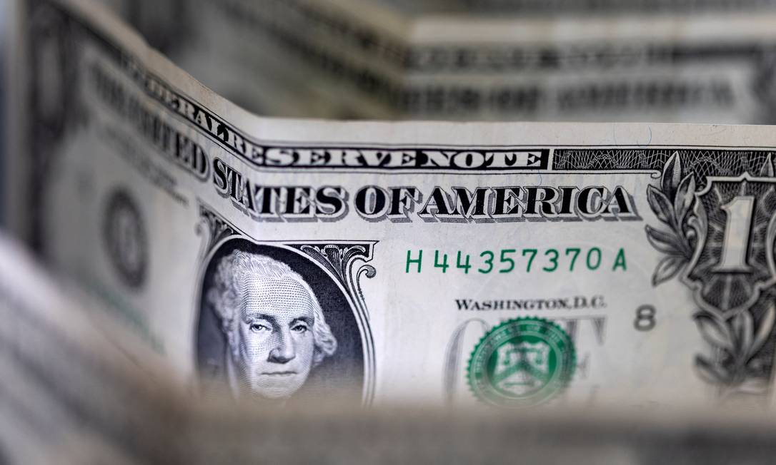 O dólar se fortalece em todo o mundo com a atração de capitais para a maior economia do mundo com alta dos juros pelo Fed Foto: DADO RUVIC / Reuters/14-2-2022