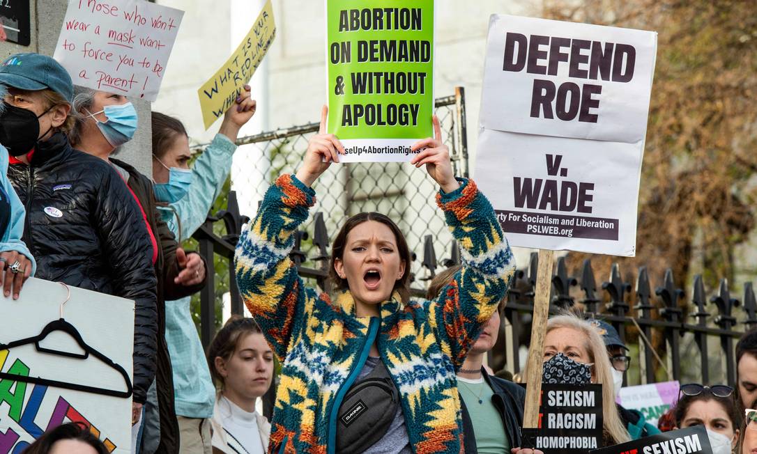 Manifestantes defendem direito ao aborto nos EUA, durante protesto em Boston Foto: JOSEPH PREZIOSO / AFP