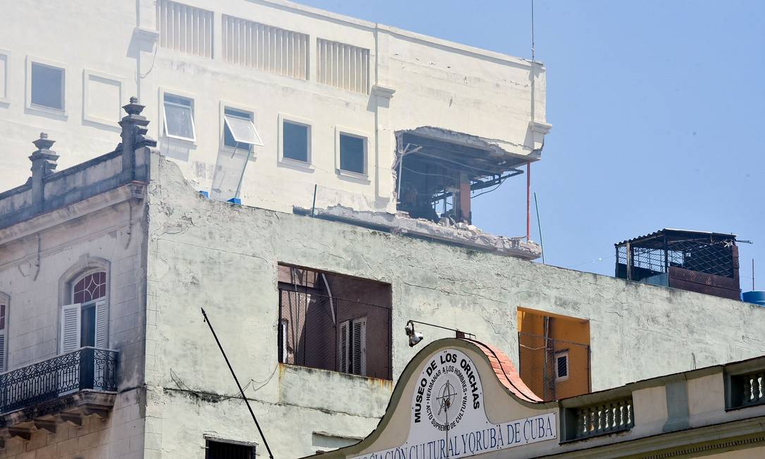 Forte explosão destruiu parte do hotel em reforma, no centro de Havana Foto: ADALBERTO ROQUE / AFP