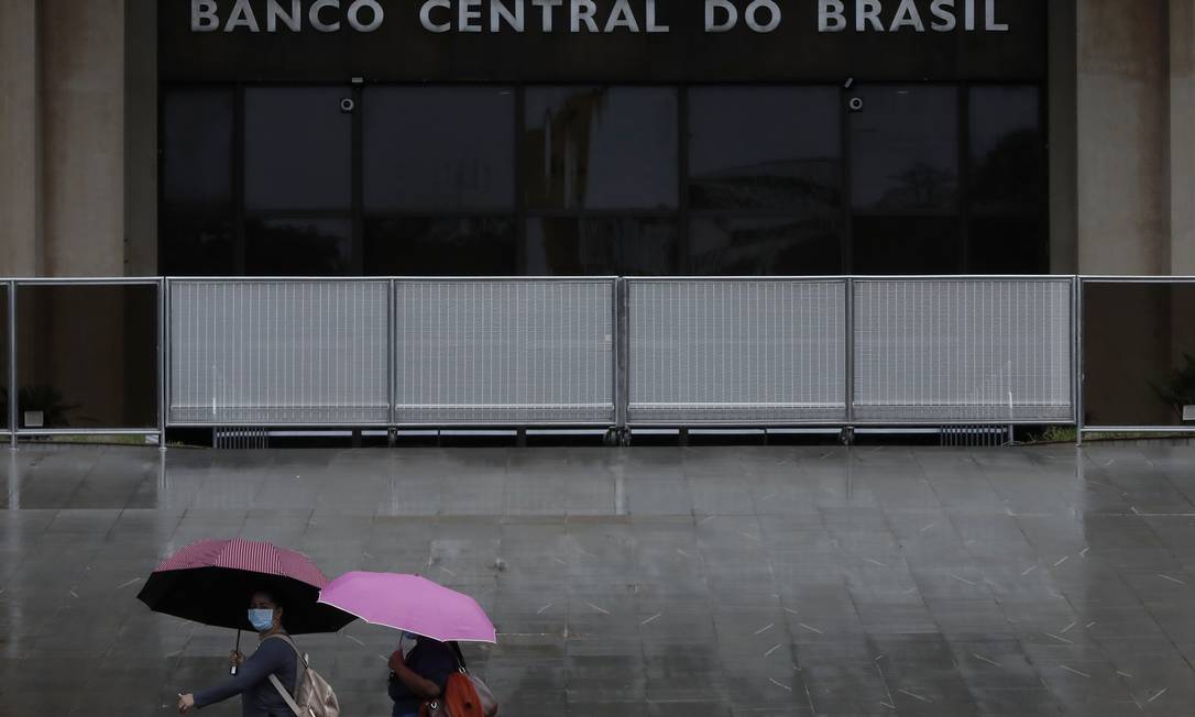 Banco Central elevou a taxa básica de juros para 12,75% ao ano Foto: Cristiano Mariz / Agência O Globo
