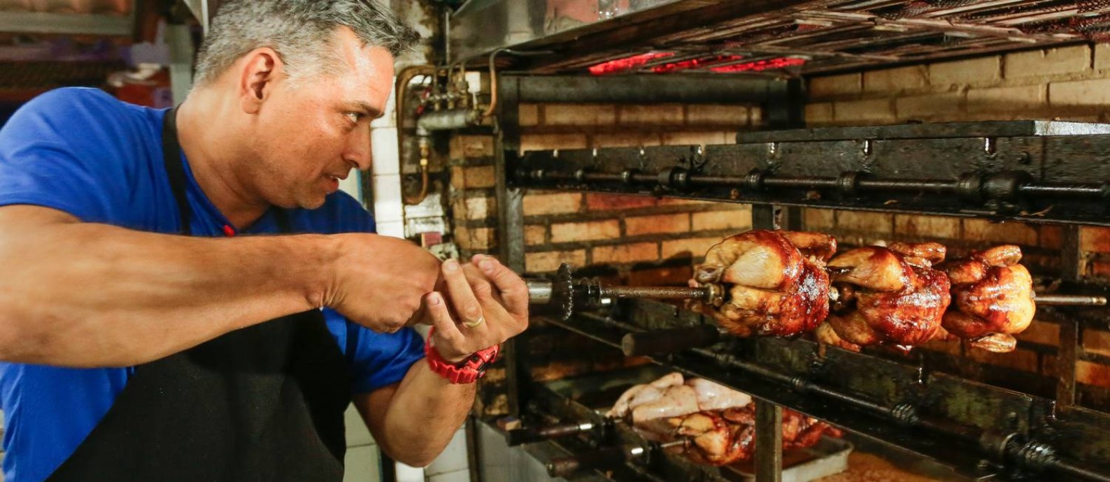 Frango assado, com batata e farofa, vira índice para mostrar diferença dos  preços entre bairros do Rio - Jornal O Globo