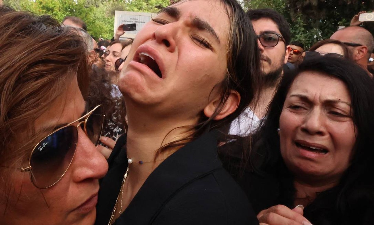 Enlutados reagem durante o enterro da jornalista veterana da Al-Jazeera, Shireen Abu Akleh, no Cemitério Mount Zion Foto: HAZEM BADER / AFP