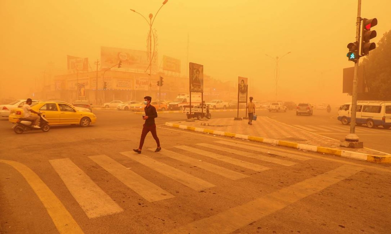 Desde meados de abril, o Iraque sofreu oito tempestades, sendo considerado um dos cinco países do mundo mais vulneráveis aos efeitos da mudança climática e da desertificação Foto: ASAAD NIAZI / AFP