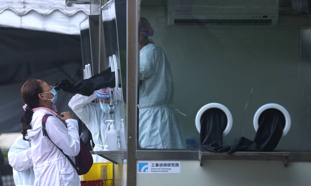 Teste para detecção de coronavírus em Taipei: governo americano aprova experiência de Taiwan no combate à Covid Foto: ANN WANG / REUTERS/12-5-2022