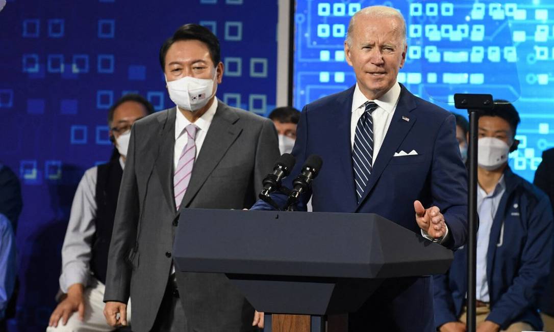 O presidente dos EUA Joe Biden e o presidente sul-coreano Yoon Suk-youl em uma coletiva de imprensa durante visita ao Campus da Samsung em Pyeongtaek, em 20 de maio de 2022 Foto: POOL / REUTERS