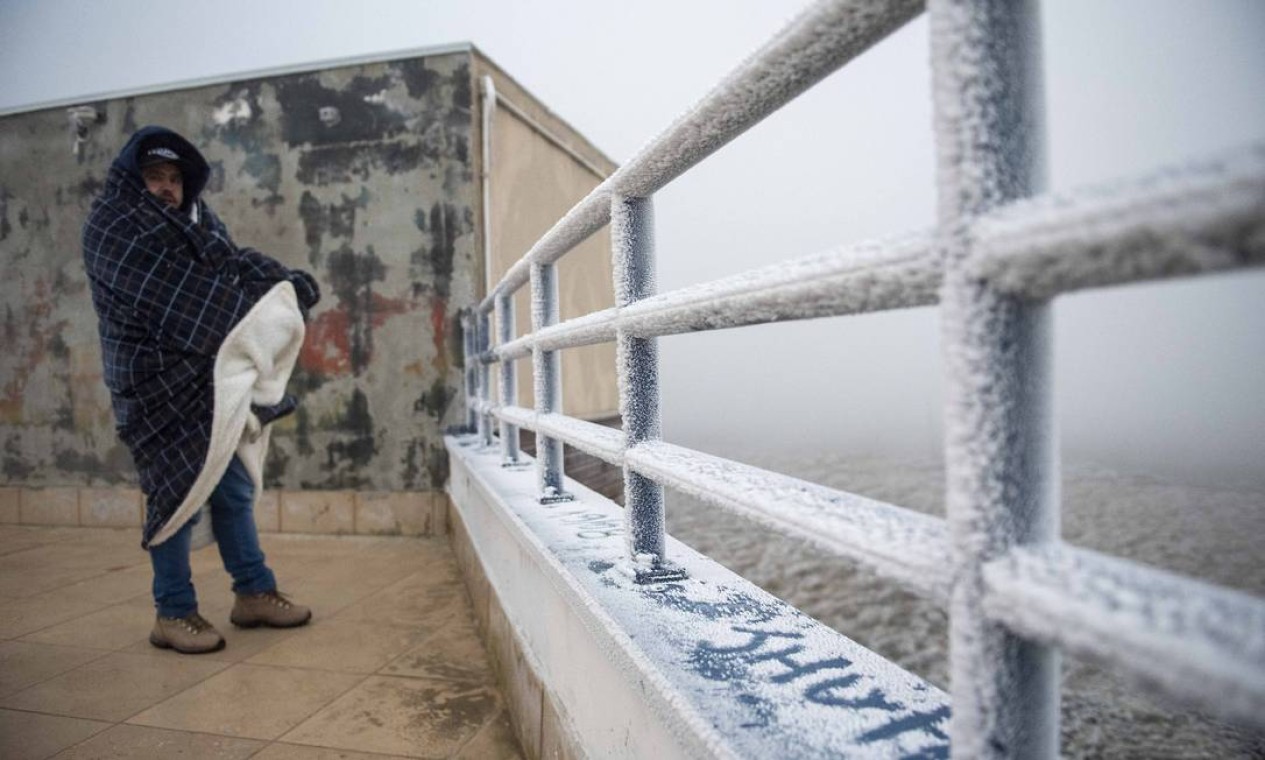 Morro das Antenas em Urupema (SC) amanheceu congelado, com temperatura chegando a -6°C nesta sexta-feira Foto: Fom Conradi/iShoot / Agência O Globo