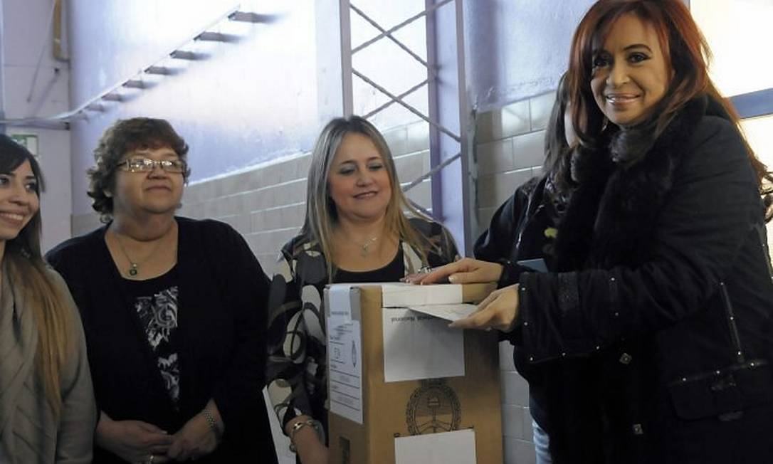 Cristina vota no sul da Argentina Reuters