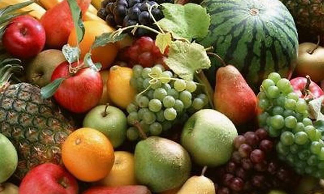 Alimentação rica em frutas e fibras: perda de peso maior para carnívoros. Foto de arquivo