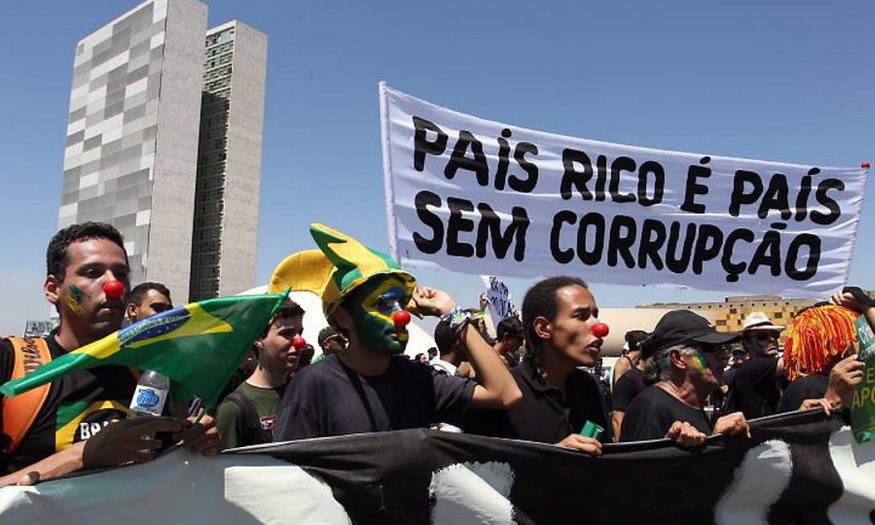 Após Realizar Marcha Contra A Corrupção Grupo Recolherá Assinaturas