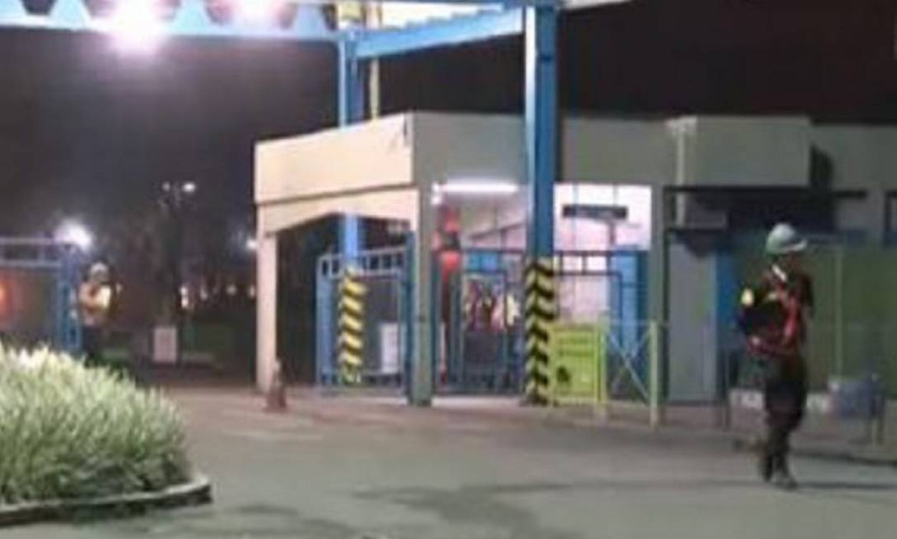 Bandidos invadem empresa e explodem caixa eletrônico em Cubatão, SP ...
