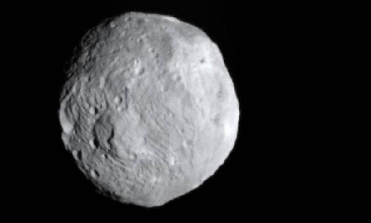 Sonda Dawn alcança órbita do asteroide Vesta - Jornal O Globo
