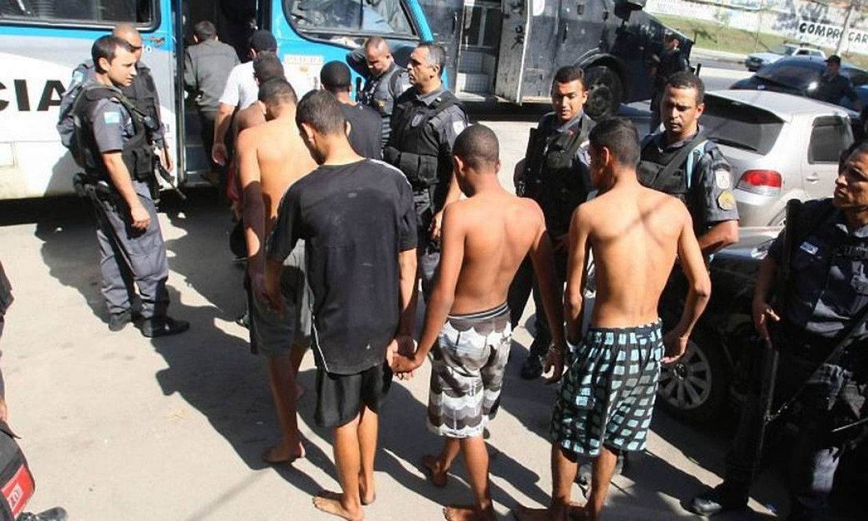 Nas Favelas No Senado - RETOEDU