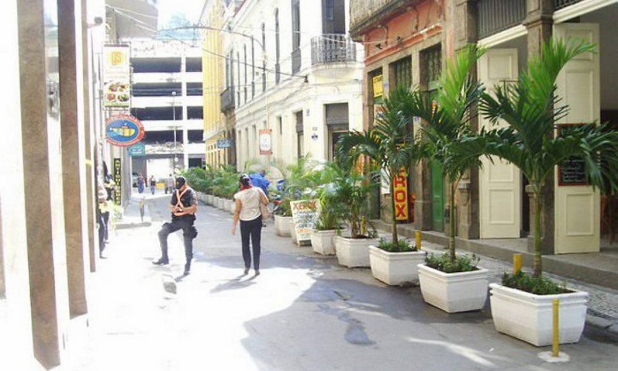 Atuação de comerciantes e do poder público revitaliza Rua da Candelária ...