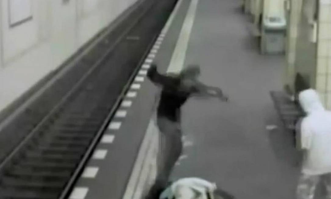 Imagem de vídeo gravado durante a agressão - Reprodução