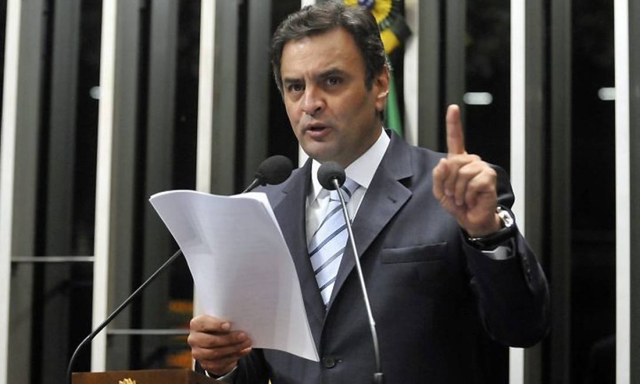 Aécio Neves tem carteira de habilitação apreendida em blitz da Lei Seca