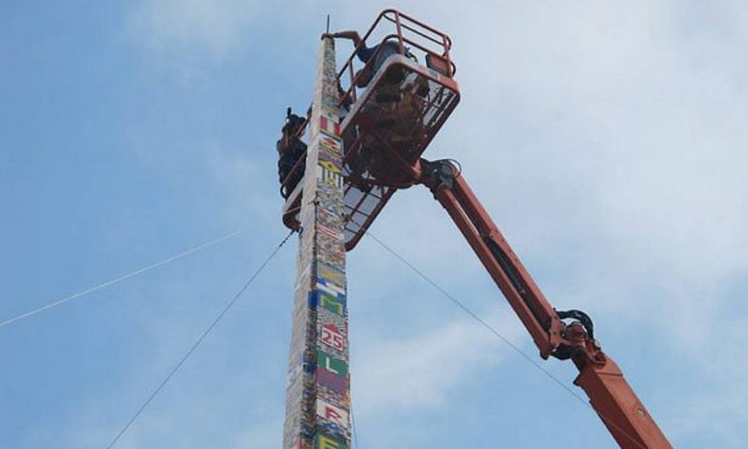 Torre de Lego atingiu 31,19 metros de altura - Foto G1