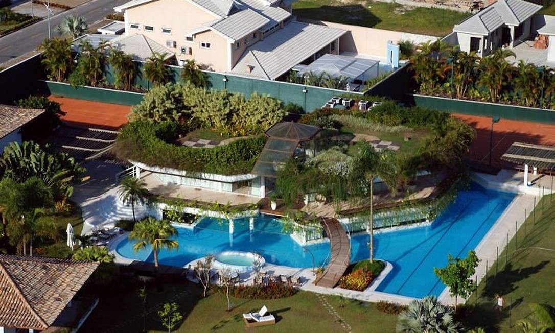 Como é a nova casa de Ronaldinho Gaúcho, na Barra da Tijuca, comprada