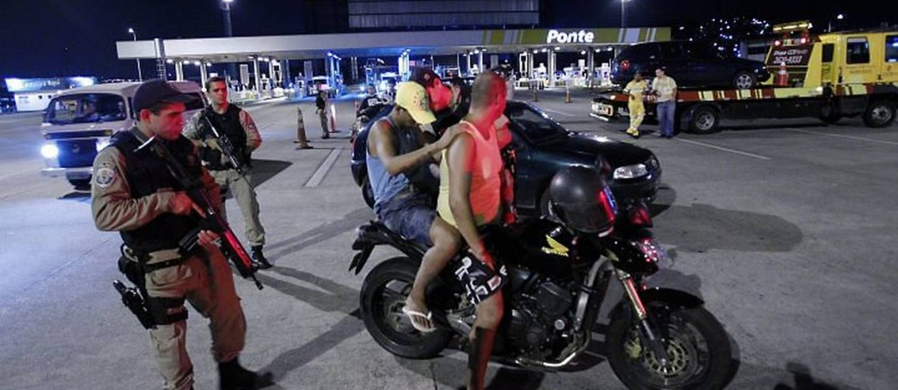 Polícia faz operação para impedir que traficantes do Rio ocupem comunidades de São Gonçalo