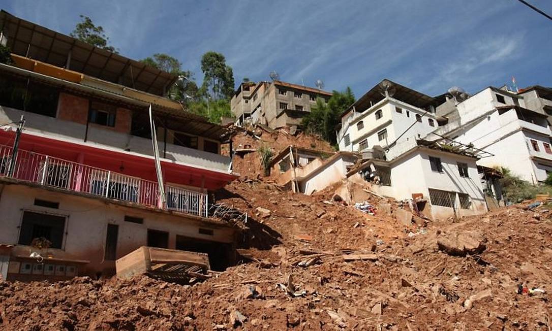 Friburgo. Local: Bairro Tingly. Construções irregulares (Foto: Marcelo Piu Agência O Globo)