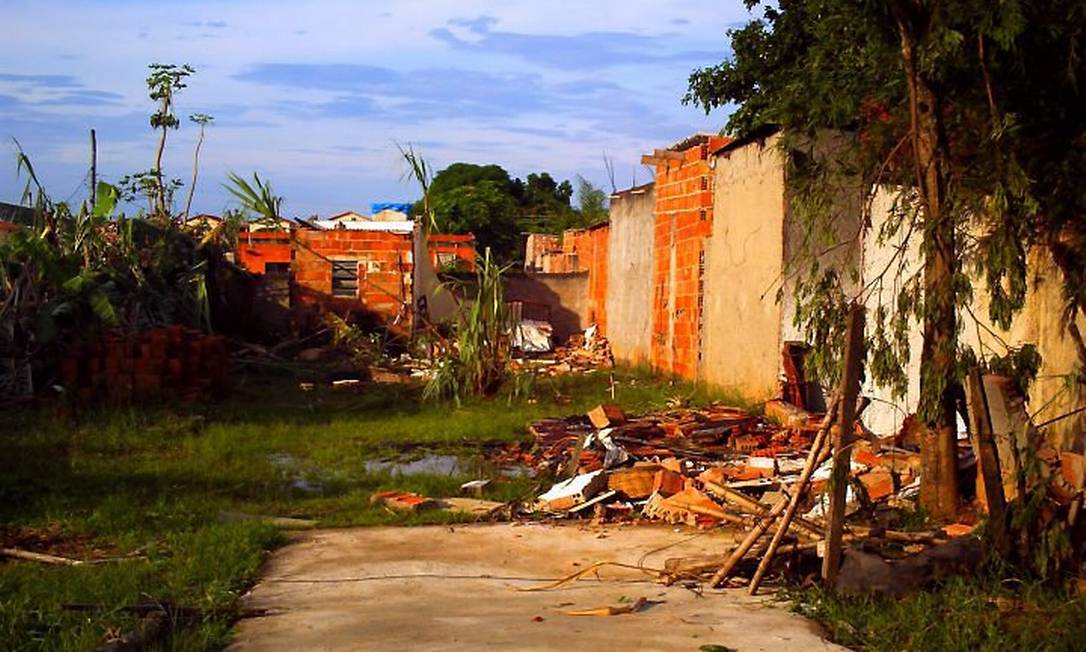 O bairro de Lagoinha, em Nova Iguaçu, foi afetado pelo tornado. Foto do leitor Luiz Fernando Conceição Gomes Eu-repórter