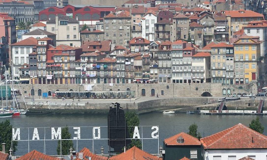 Vista do The Yeatman, em Vila Nova de Gaia, e, ao fundo, o Cais da Ribeira e a Cidade do Porto Foto: Bruno Agostini / O Globo