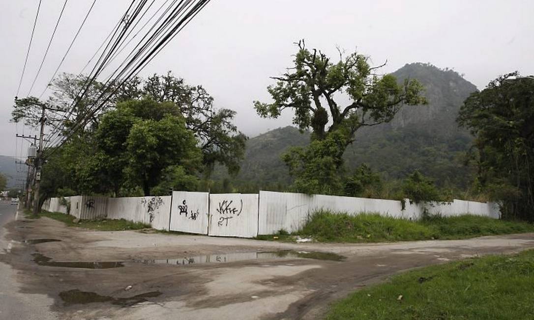 O terreno comprado por R$ 19,9 milhões: 1 parcela será descontada do valor a ser arbitrado por perito (Foto: Domingos Peixoto Agência O Globo)