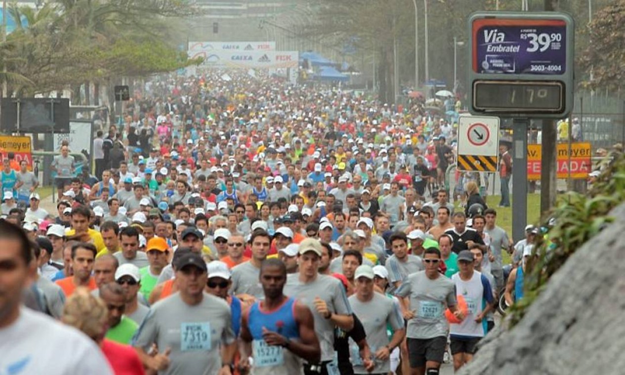 Meia Maratona do Rio começa com frio e vento forte Jornal O Globo