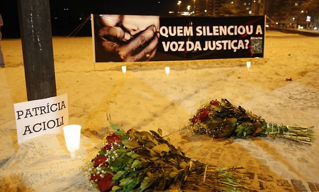 Assassinato da juiza Patricia acioli . Protesto um rio de paz na praia de Icarai Foto: Domingos Peixoto / O Globo