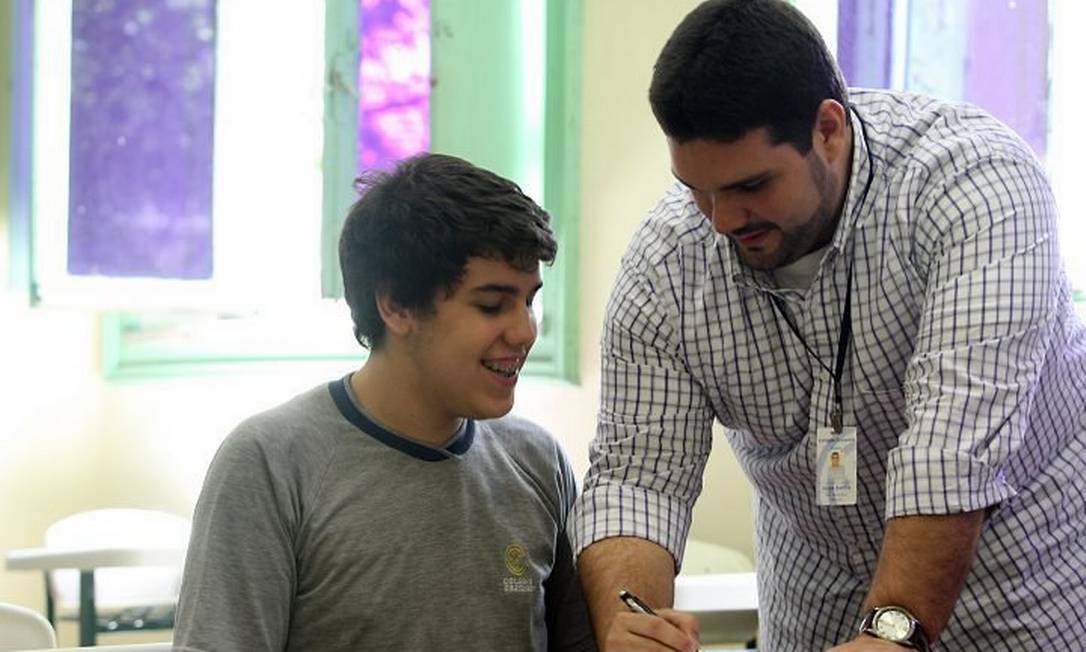 Escola decide passar todos os Alunos