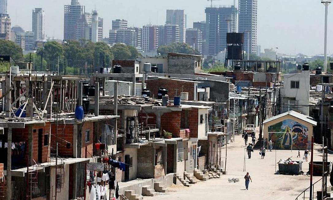 Representante Do Minist Rio De Seguran A Da Argentina Visita Favelas   Uma Favela Perto Da Recoleta Puxadinhos Verticais Como Aqui Foto De 2007Ivan Alvarado 