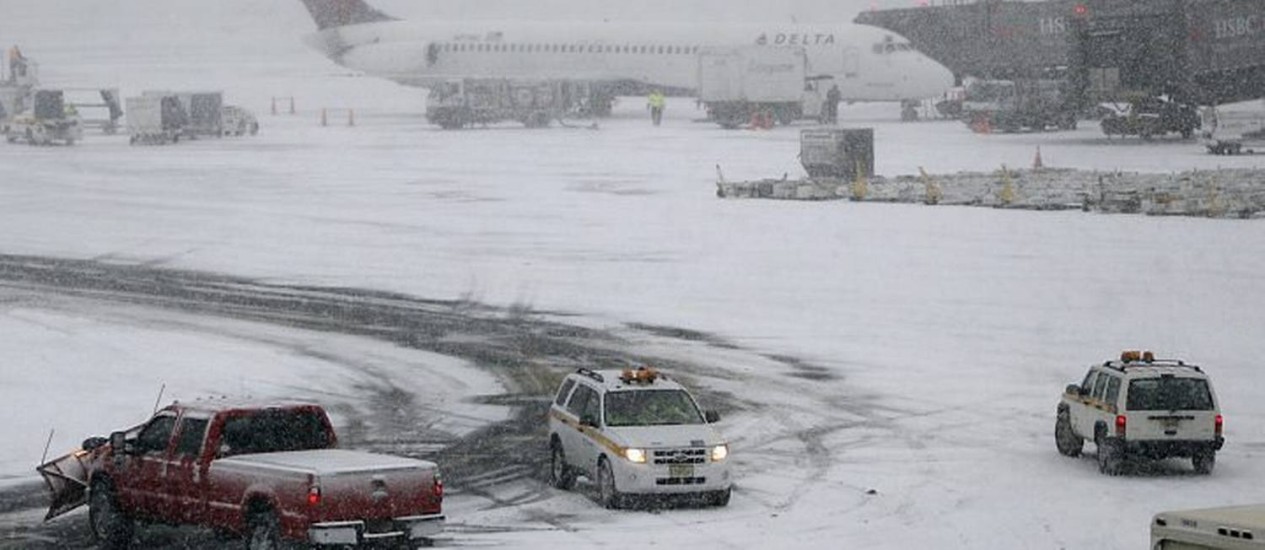 Resultado de imagem para nevasca aeroporto