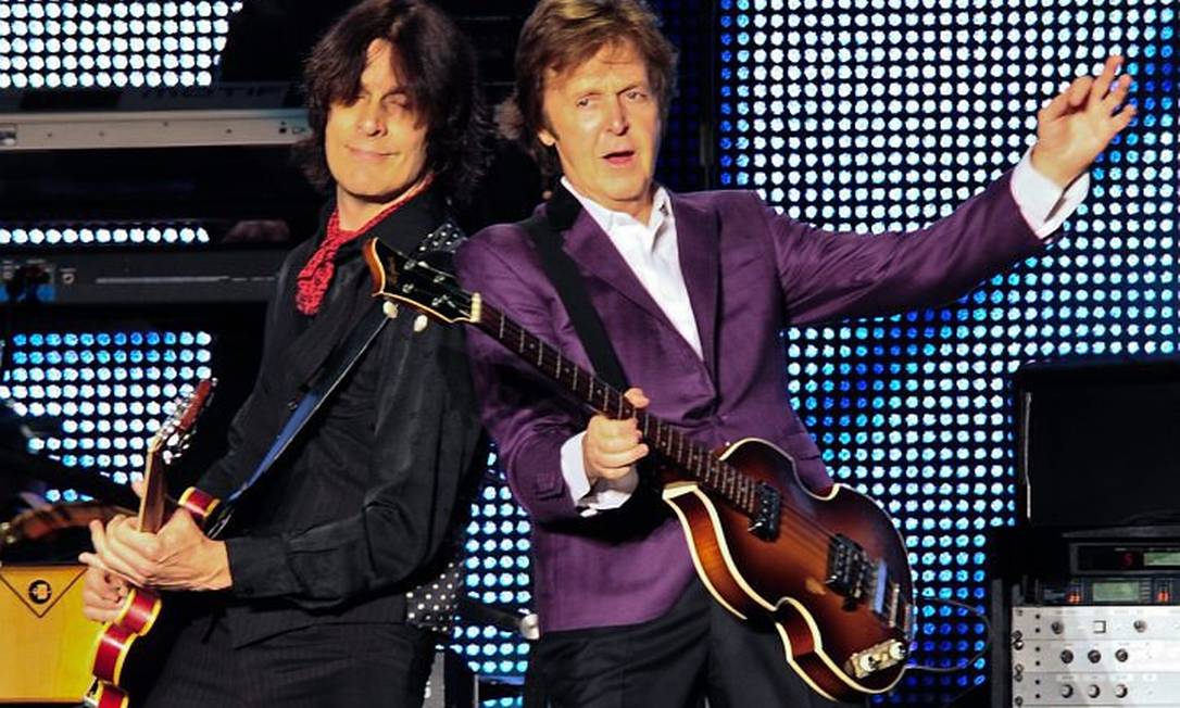 Paul McCartney tocou com a mesma guitarra da gravação de 'Paperback writer' - Foto: Marcos HermesDivulgação