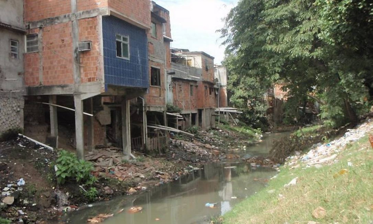 Rio Salgado, na Zona Norte do Rio, sofre com o acúmulo de lixo e falta de  cuidado - Jornal O Globo