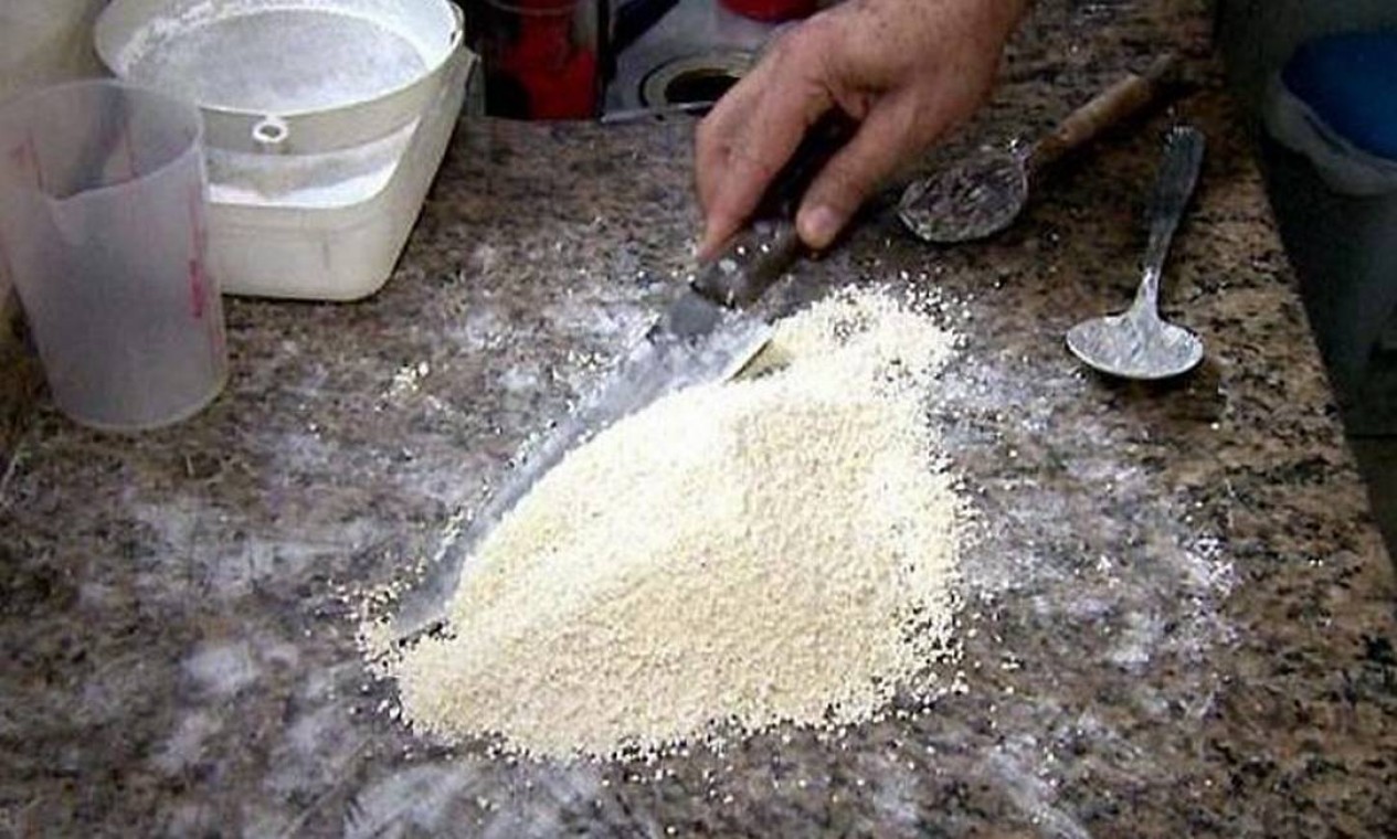 Advogada é presa em casa ao fazer refino de cocaína em Limeira, SP ...