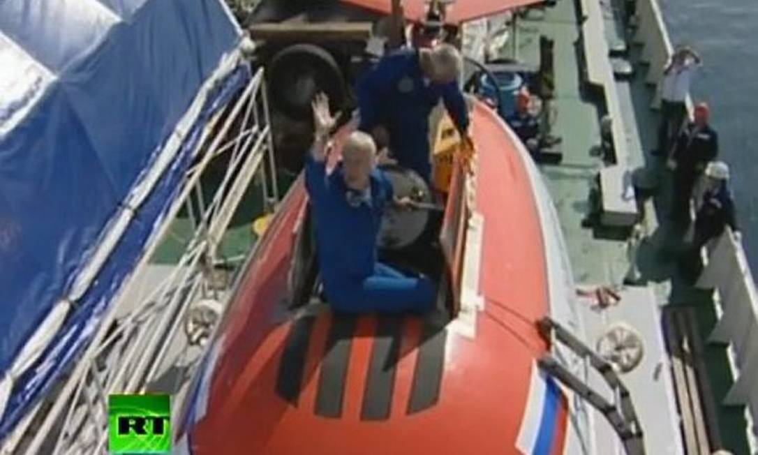 G1 > Mundo - NOTÍCIAS - Putin vai ao fundo do lago Baikal a bordo