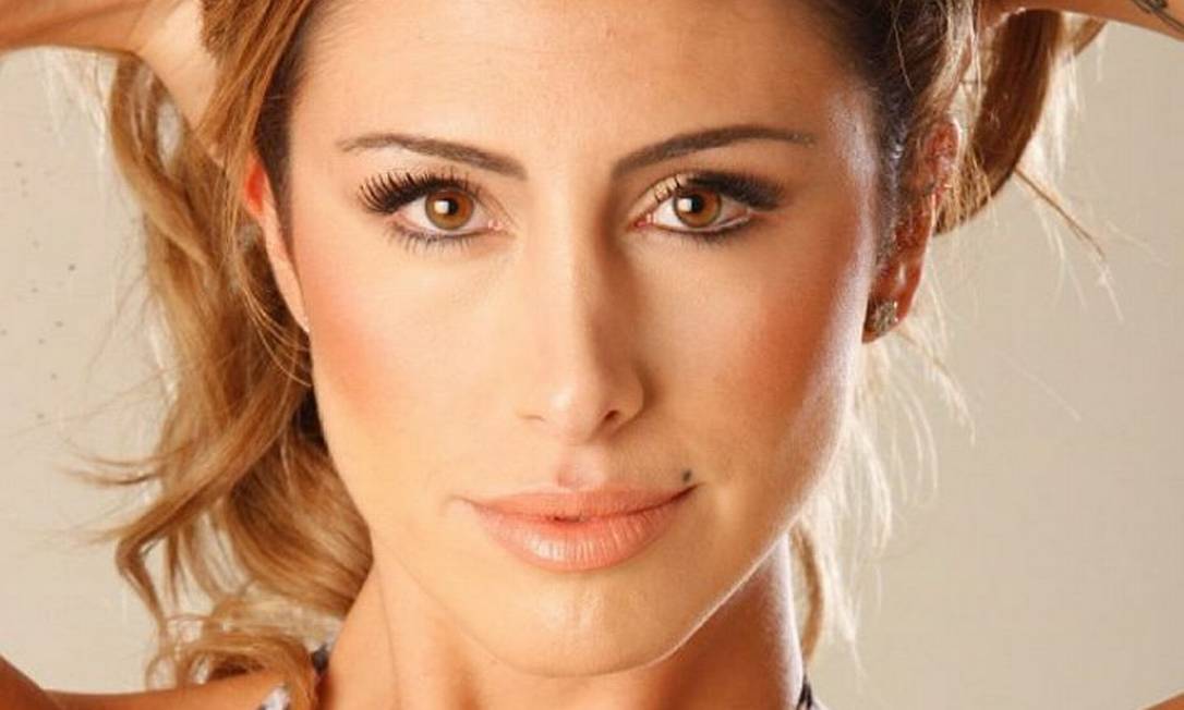 Jaque Khury diz estar à disposição da Record após a saída de